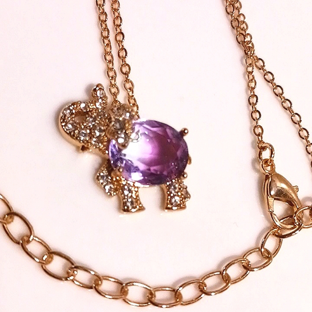 Gorgeous ⚜️ Purple Crystal Stone 💜 Elephant 🐘 Pendant Necklace 🐘💜🐘💜